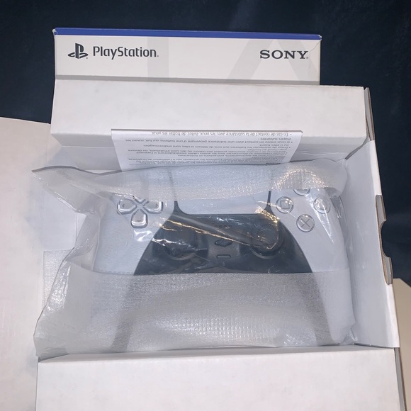 Brand new PS5 controller, never used, slightly blemished box. - Picture 3 of 5